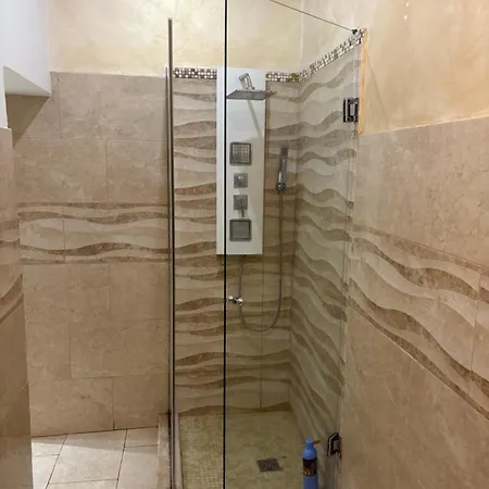 Indipendente Al Centro Di Apartament *